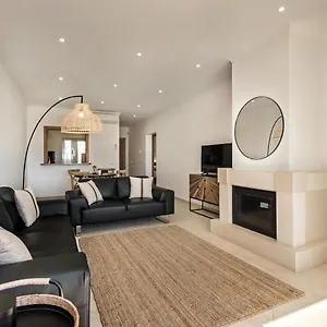 https://luxurious-first-floor-apartment-sleeps-4.hotelaalgarve.com